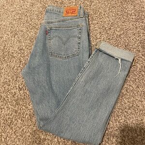 LEVI Women’s Light Wash jeans W30 L30